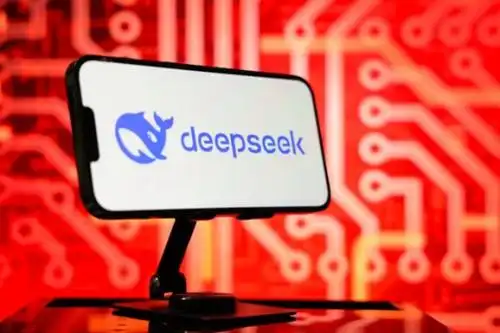 “牵手”端侧,DeepSeek推动AI“个人化”