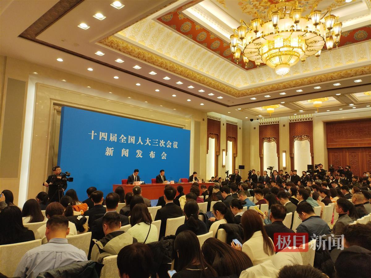 人大会议发言人点赞DeepSeek：为世界贡献了“中国智慧”